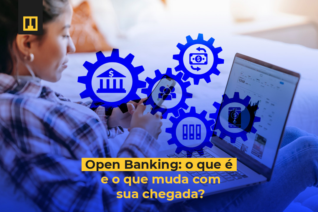 Mulher de camisa xadrez mexendo em um notebook, por cima, algumas engrenagens desenhadas em tons de azul e o texto Open banking: o que é e o que muda com a sua chegada?"